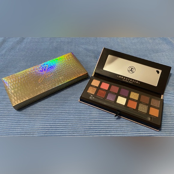 Jackie Aina eyeshadow palette by Anastasia Beverley Hills